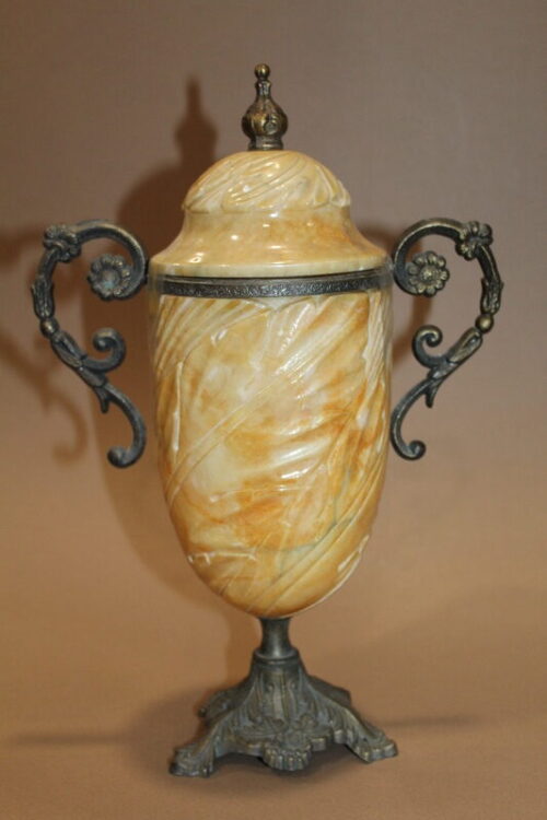 Włoska amfora z alabastru