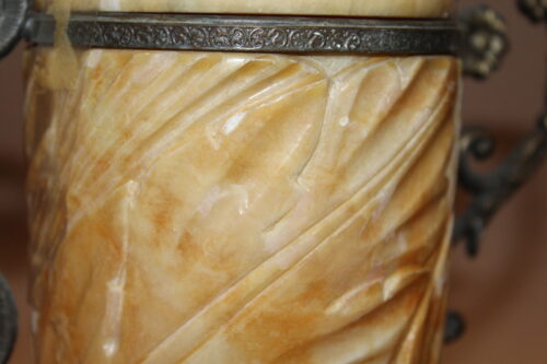 Włoska amfora z alabastru