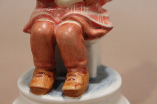 Figurka dziewczynka z pajacykiem Goebel Lisbeth