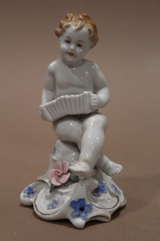 Figurka Chłopiec z harmonijką Wallendorf