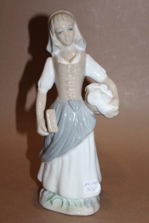 Figurka kobieta z praniem