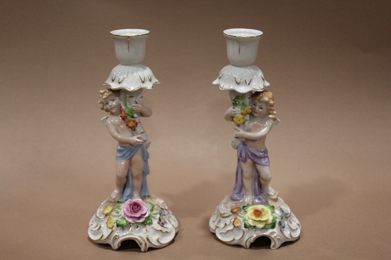 Para porcelanowych świeczników von Schierholz