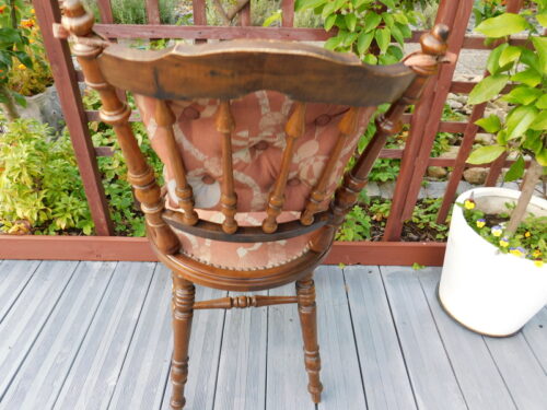 Krzesło z okrągłym siedziskiem z XIX w