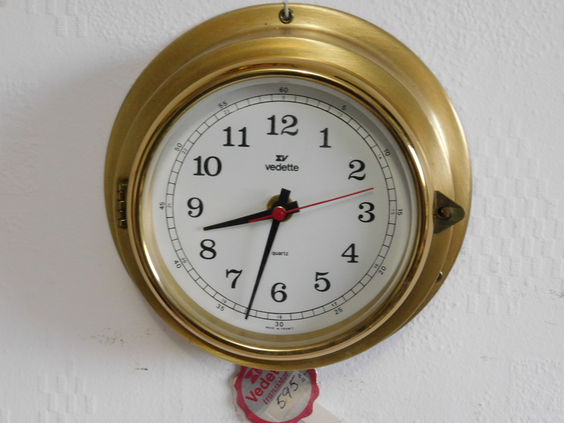 zegar w bulaju zloty metal na baterie sred 18 cm