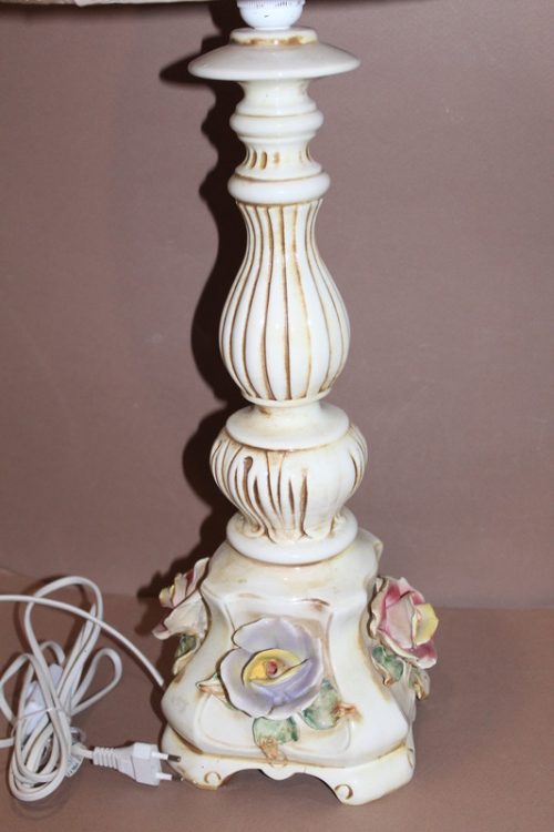 Lampa porcelanowa z różami