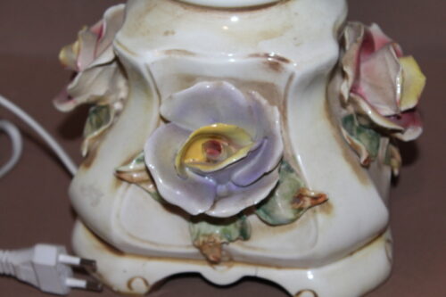 Lampa porcelanowa z różami