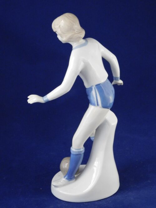 Figurka dziewczyny grającej w piłkę Grafenthal
