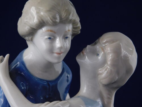 Figurka matki z radosna córką Grafenthal Niemcy