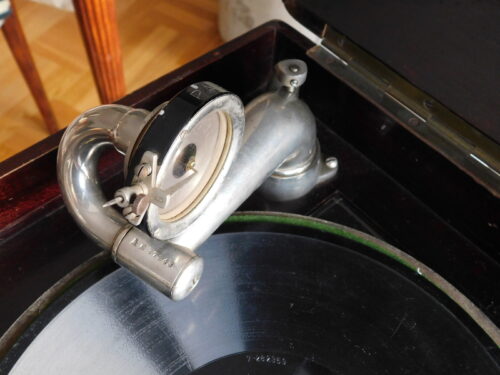Gramofon w szafce z poczatku XX w  Odeon
