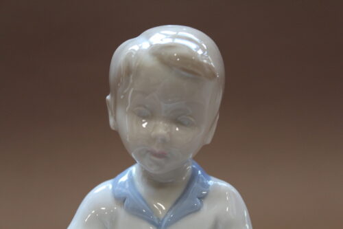 Figurka malujący chłopiec Grafenthal