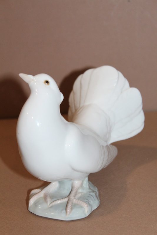 Figurka biały gołąb Lladro Daisa