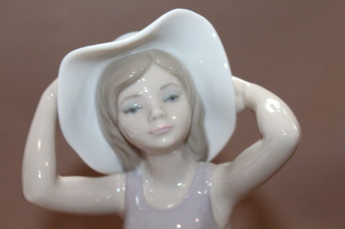 Figurka dziewczyna w kapeluszu Lladro Daysa