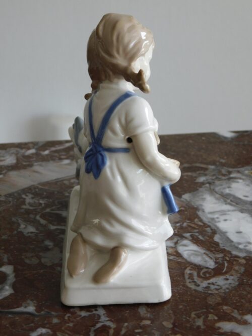 figurka dziewczyny z gesia Porzellanfabrik Carl Schneider